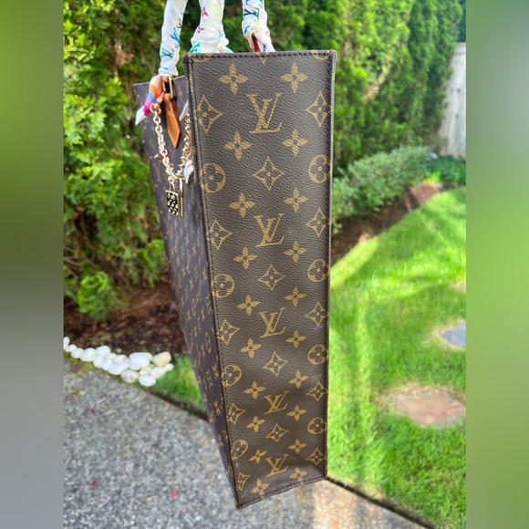 Authentic Louis Vuitton Sac Plat Tote Bag GM size in Monog Canvas - Picture 9 of 12